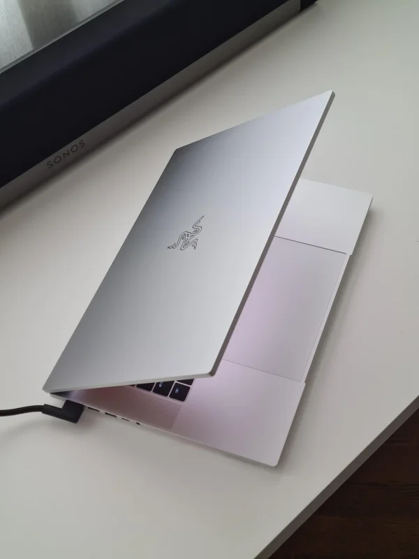 Razer Blade 16 Mercury (2024) — RZ09-0530 — 16" QHD+ 240Hz OLED · Core i9-14900HX · RTX 4090 · 32GB · 2TB